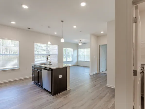 100 Grove Cir APT 102, Lillington, NC 27546