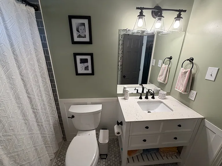 Shared bathroom for bedroom #2 & #3