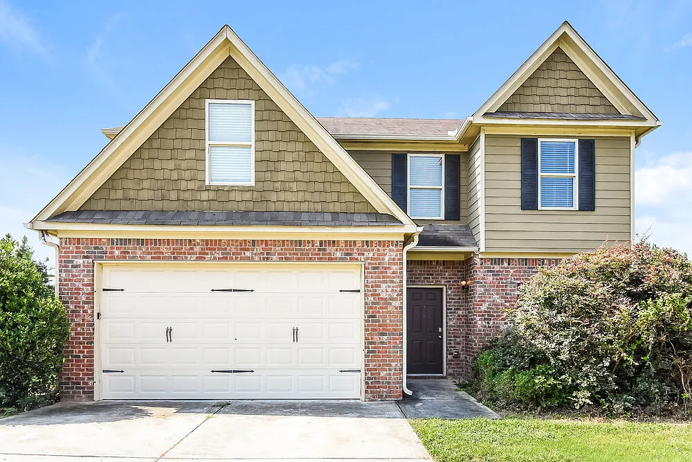 4 bed, 2.5 bath, 2100 sqft, $2,065 — Photo 1