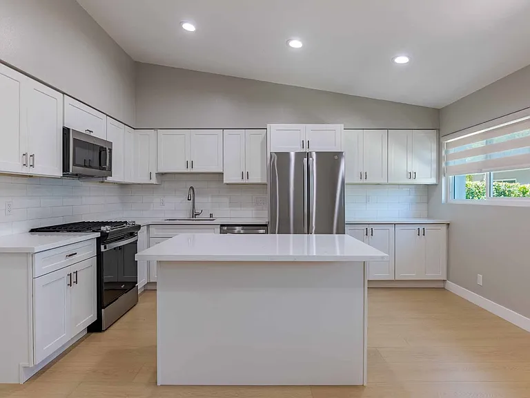 Eastside Haven at 17th — Photo 2
