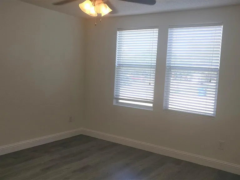 2644 Windy Point Ct — Photo 15