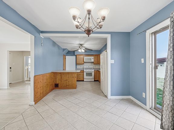 5th image of 703 N Burghley Ave