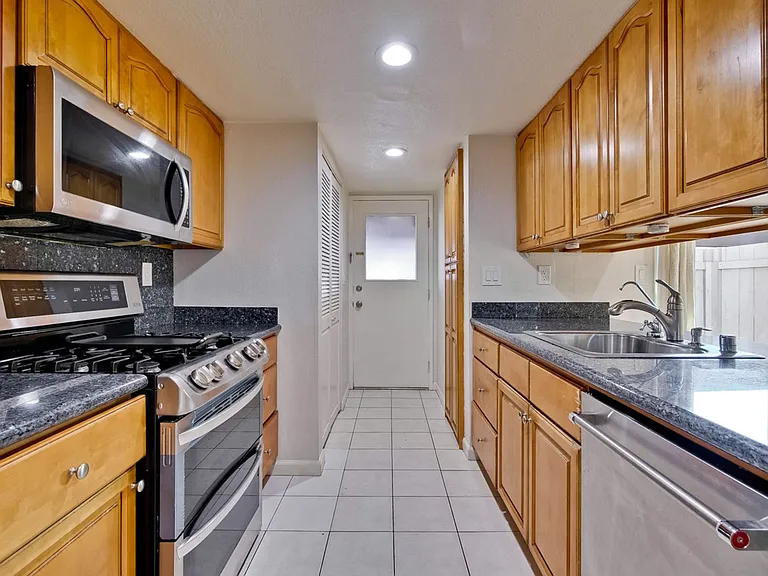 21099 Red Fir Ct — Photo 3