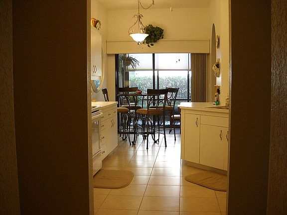3rd image of 439 Bouchelle Dr APT 102