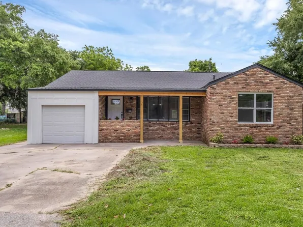 6220 East Dr, Groves, TX 77619