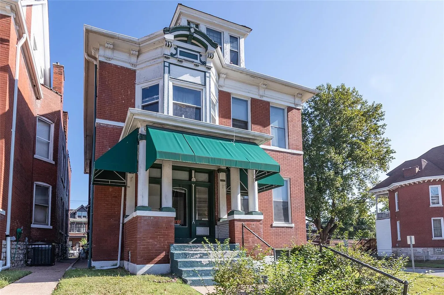 3203 Dodier St photo 1