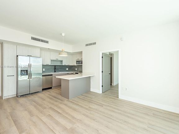4th image of 950 Brickell Bay Dr APT 4007
