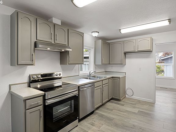 3rd image of 1354 SE Pine St