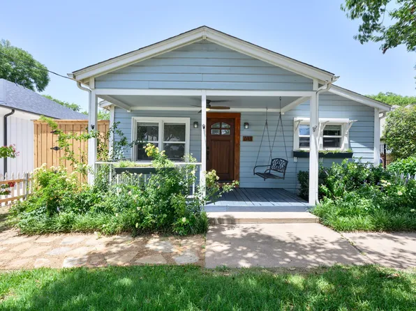 613 E Worth St, Grapevine, TX 76051