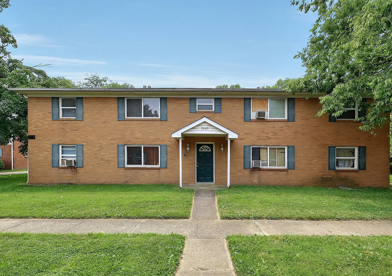 187 Currier Dr — Photo 2
