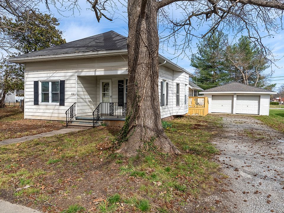1st image of 202 S Bush Ave