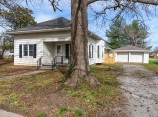 202 S Bush Ave, Hurst, IL 62949