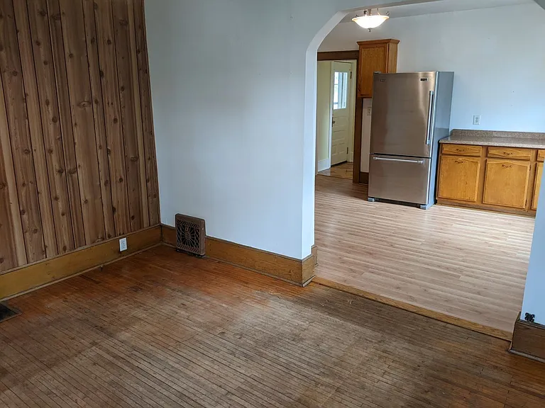 214 N State St — Photo 6