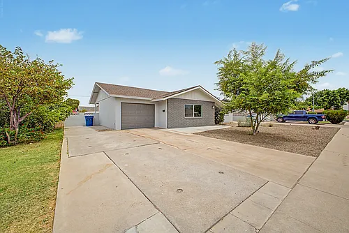 416 W Ivanhoe Pl Photo 1