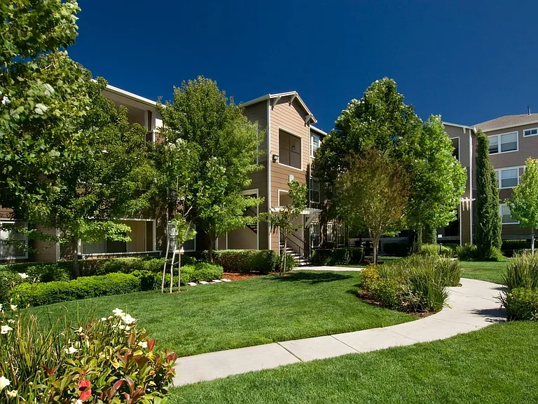 Exterior of building | Apartments in Dublin, CA | Fountains at Emerald Park