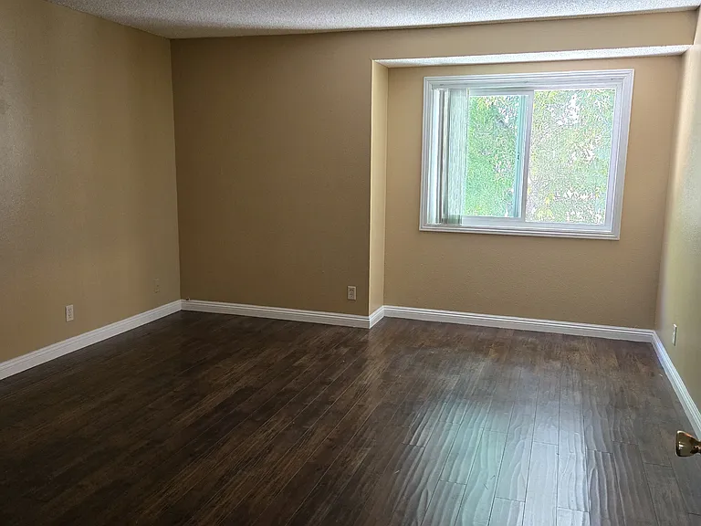 1003 W 9th St #13 — Photo 17
