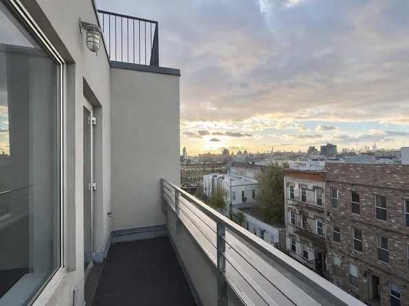 286 Stanhope Street image 1 of 12