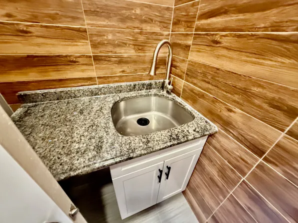 144 Centre Avenue image 7 of 19