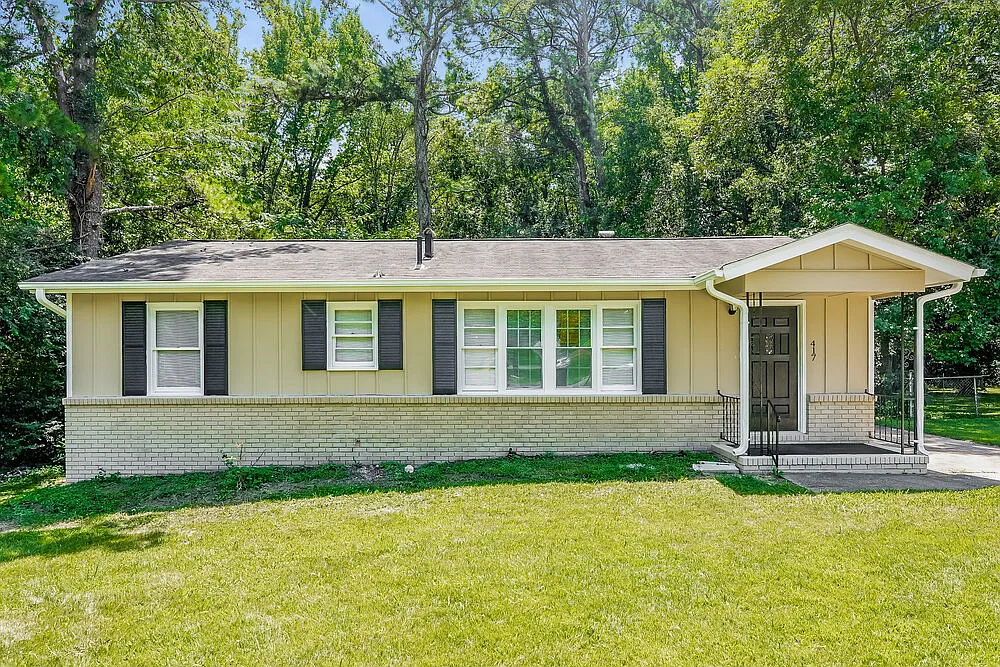 3 bed, 1.0 bath, 1008 sqft, $1,195 — Photo 1