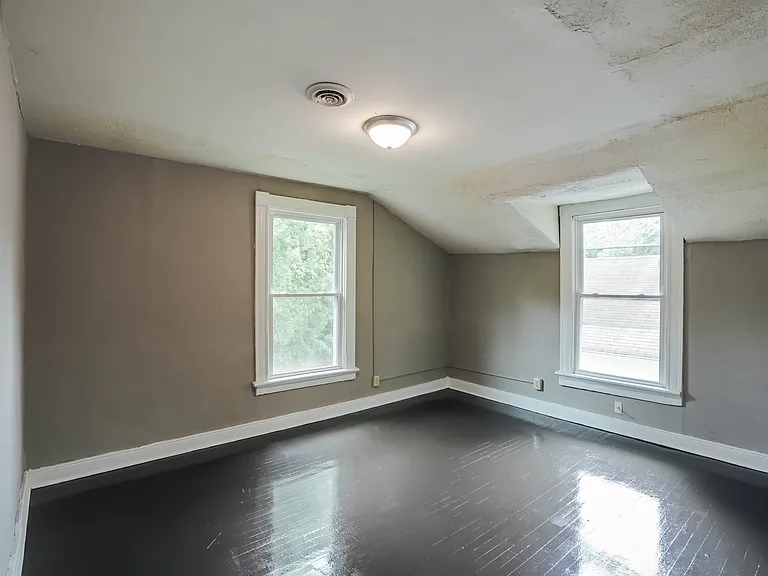 1316 Enfield Ave — Photo 13