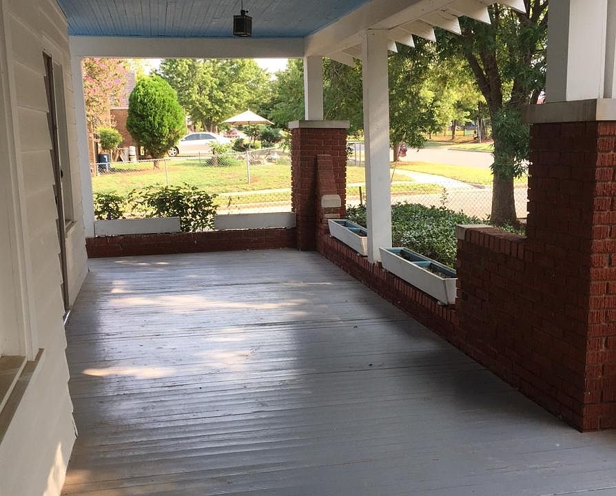 Awesome classic wrap porch