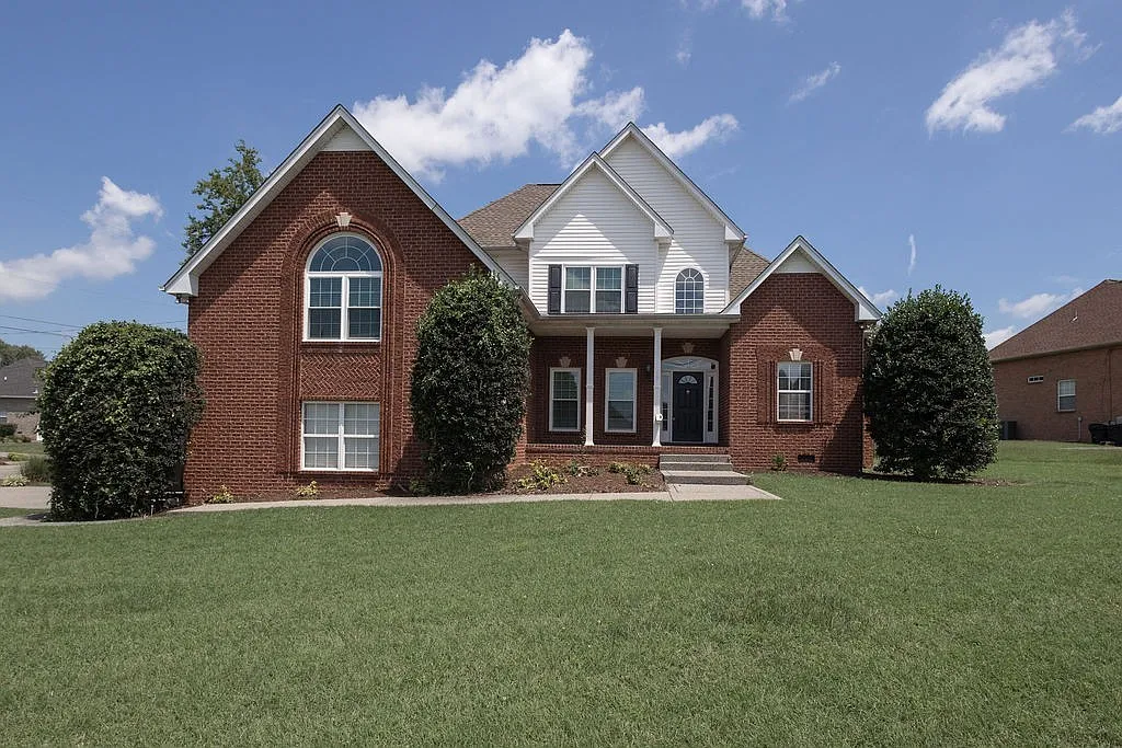 3 bed, 2.5 bath, 2809 sqft, $3,000 — Photo 1