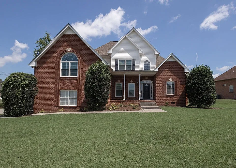 100 Strathmore Ct