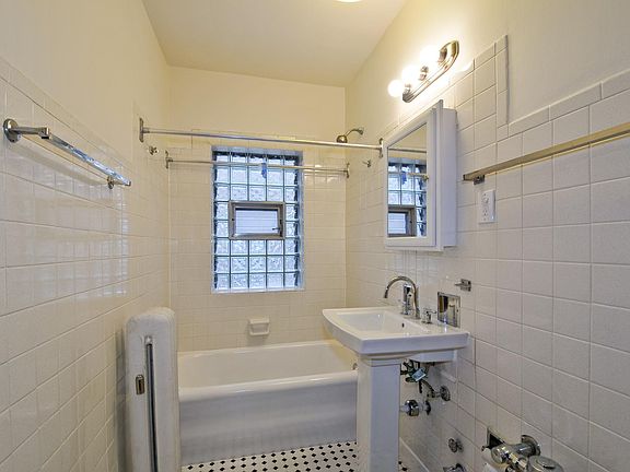 3rd image of 551 Hinman Ave APT E2