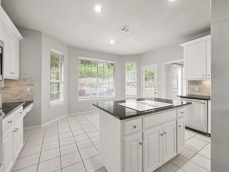 1604 Lakeway Blvd — Photo 8