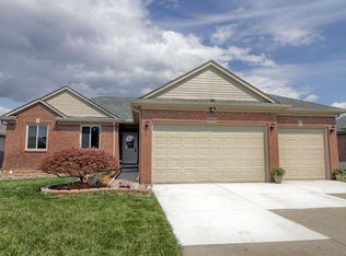 52200 Kings Pointe Dr, New Baltimore, MI 48047