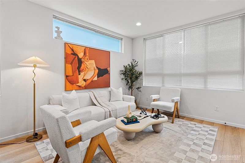 5th image of 4540 40th Avenue SW