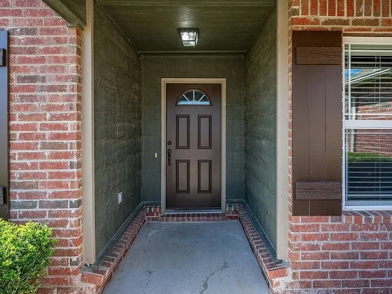 13332 S 21st Pl — Photo 4