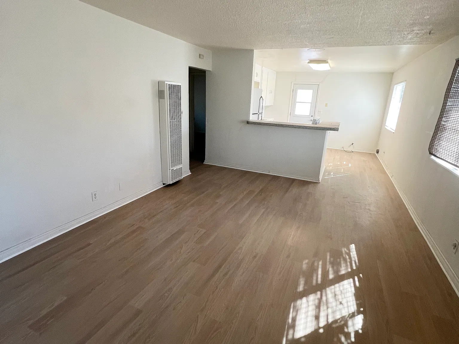 2 bed, 900 sqft, $2,200 — Photo 3