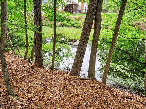 3rd image of 106 Millers Cove Rd