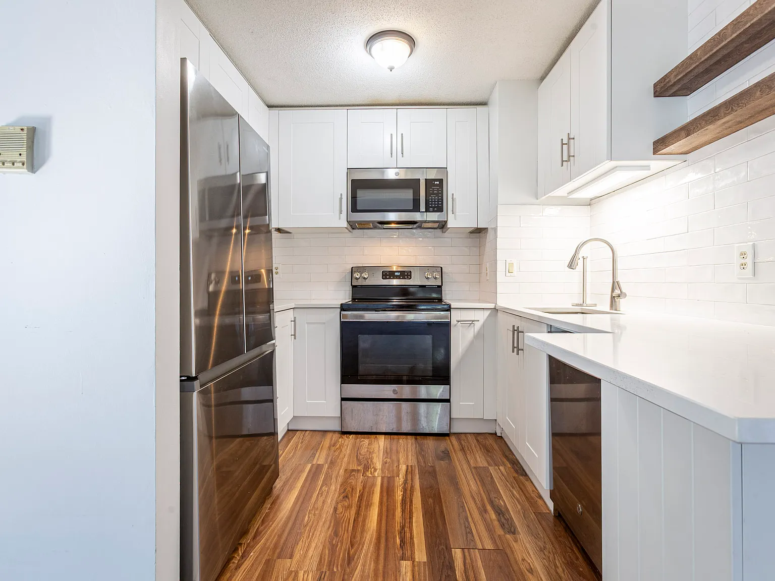 2 bed, 1008 sqft, $2,800 — Photo 3