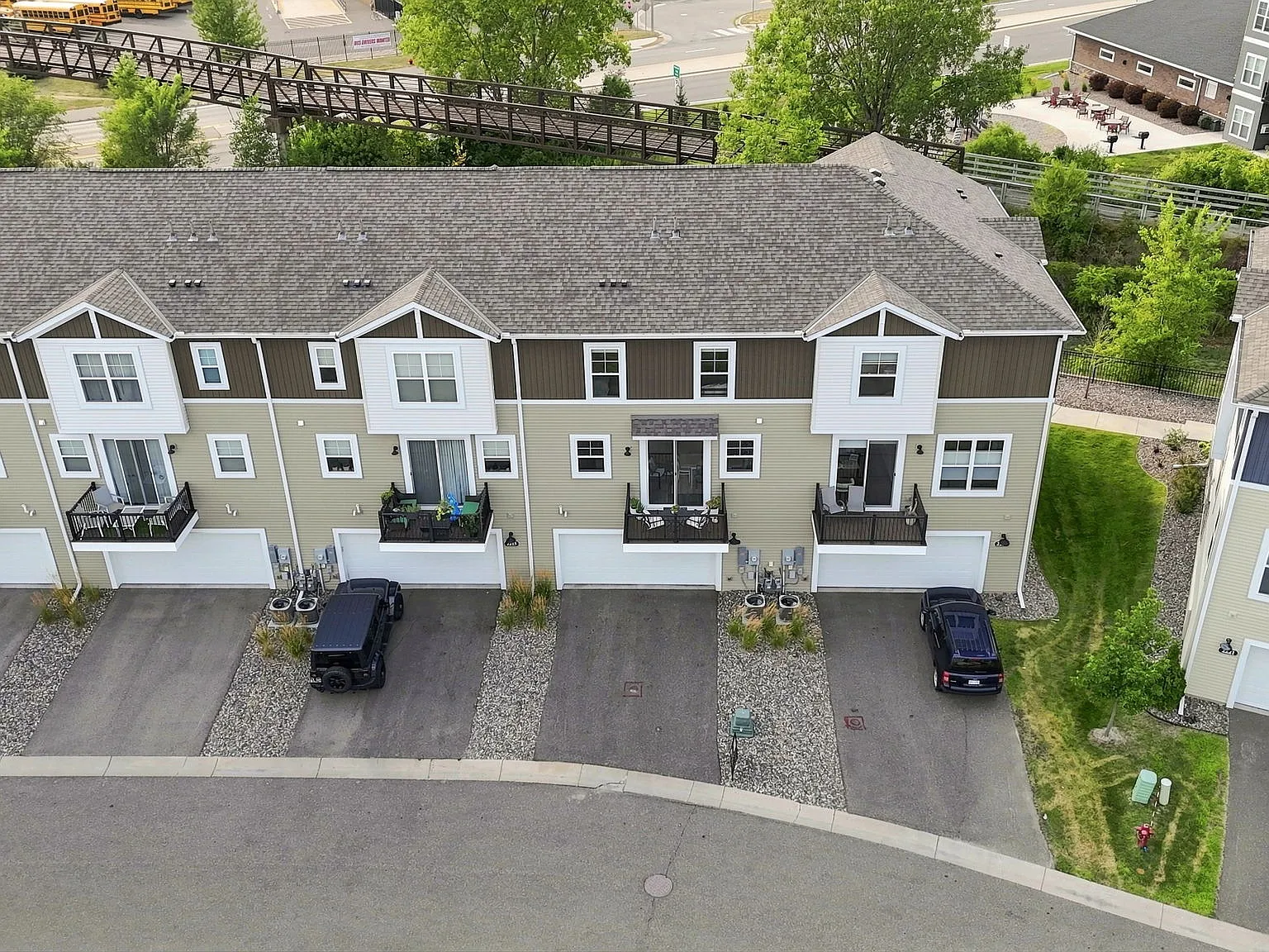 3 bed, 1931 sqft, $2,800 — Photo 1