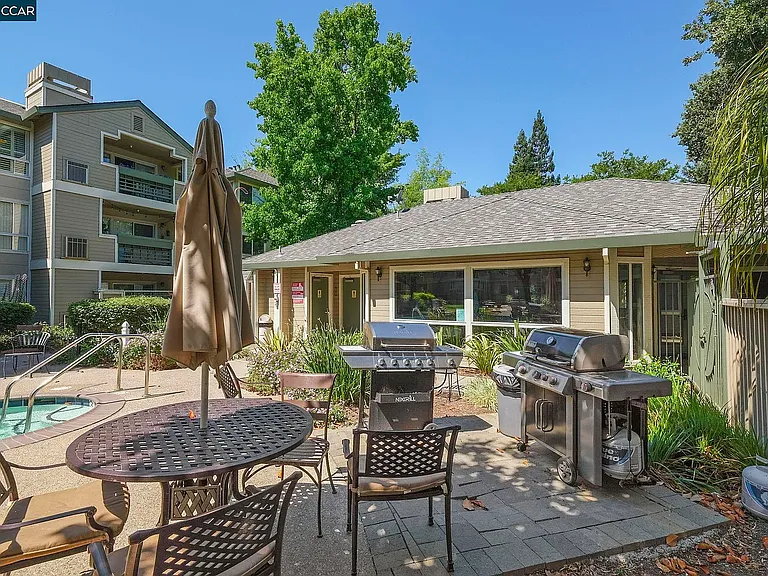 2530 Oak Rd #202 — Photo 21