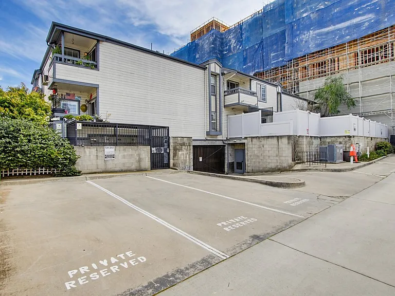 3950 Cleveland Ave #211 — Photo 36
