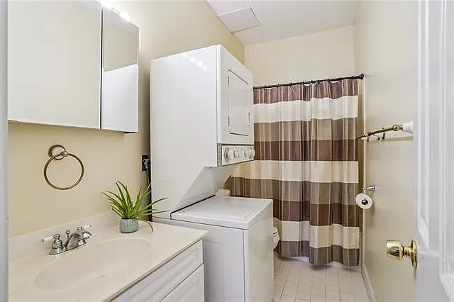 822 Touro St #1 — Photo 13