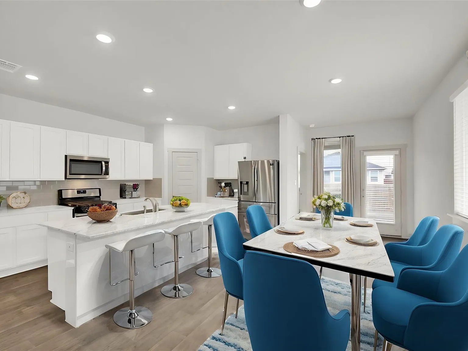 4 bed, 3.0 bath, 2314 sqft, $2,250 — Photo 3