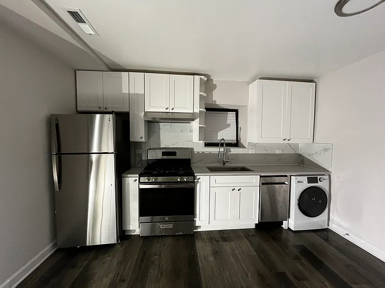1328 W 18th Pl #CH — Photo 1