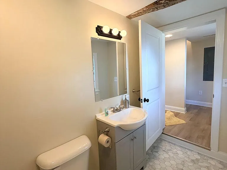 114 N Main St #B — Photo 8