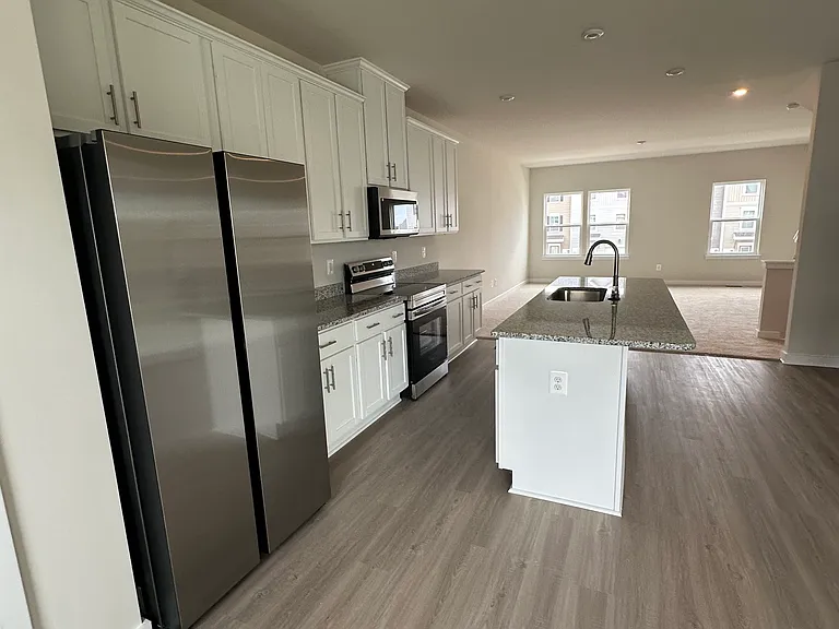 212 Huntwellwest Blvd — Photo 36