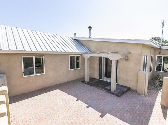 2nd image of 8 Cabana Dr