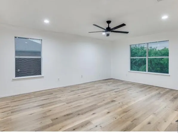 925 Blue Sky Dr, Arlington, TX 76002