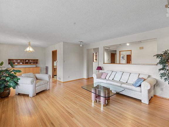 3rd image of 1541 Howard Ave