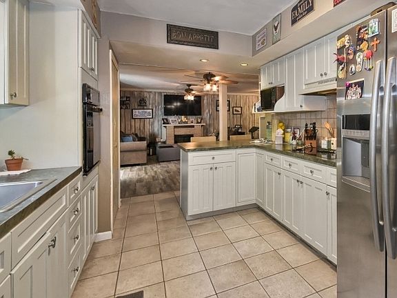 4th image of 13 Beaver Brook Dr