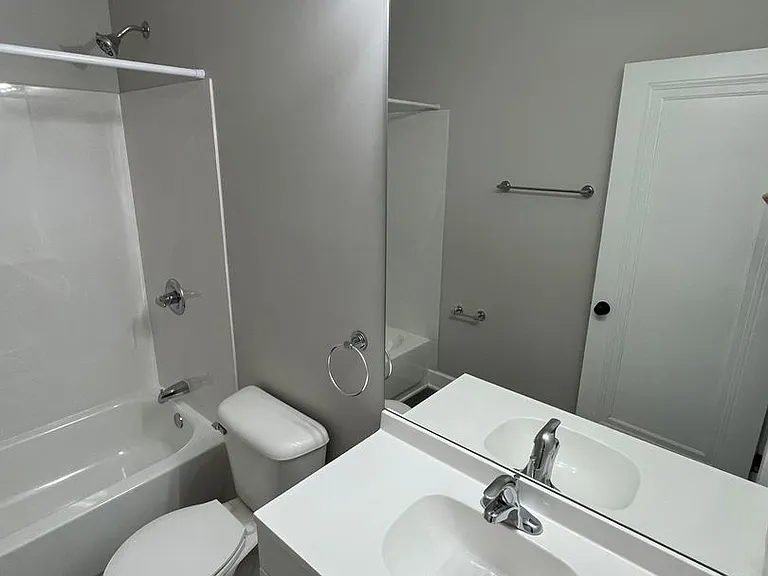 465 E Hudson St — Photo 13