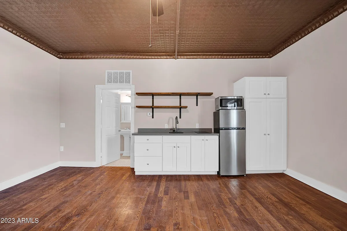 Building Photo - 5753 W Glendale Ave #203