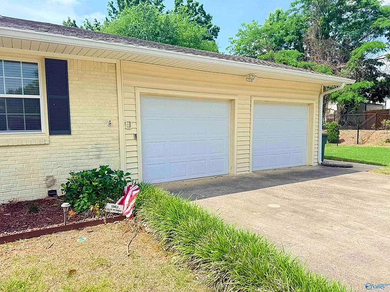 1711 Lydia Dr NW — Photo 37